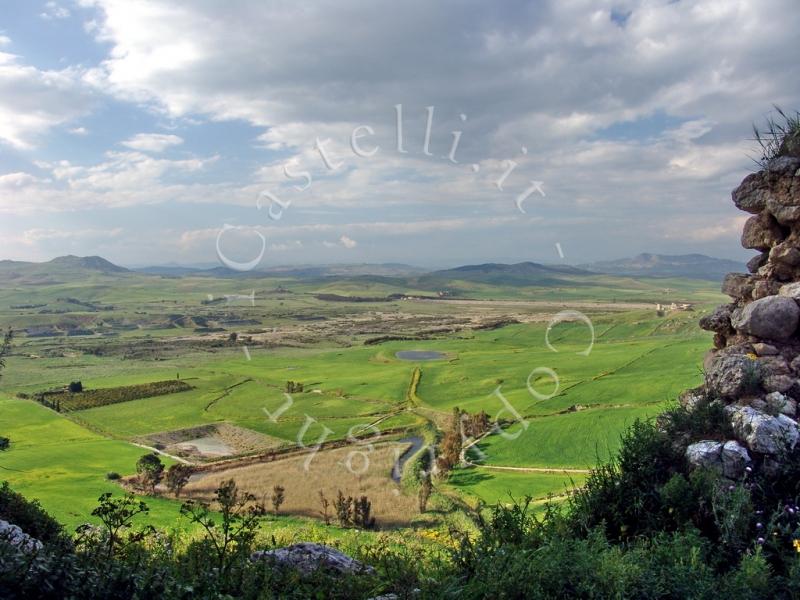 Castello Di Mongialino, vista sul vallone del torrente Pietrarossa