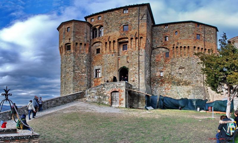 Rocca Fregoso, panoramica dell'ingresso