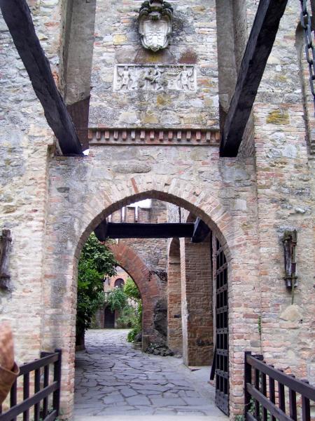 Castello Di Gropparello, ingresso interno
