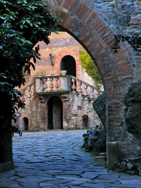 Castello Di Gropparello, particolare interno