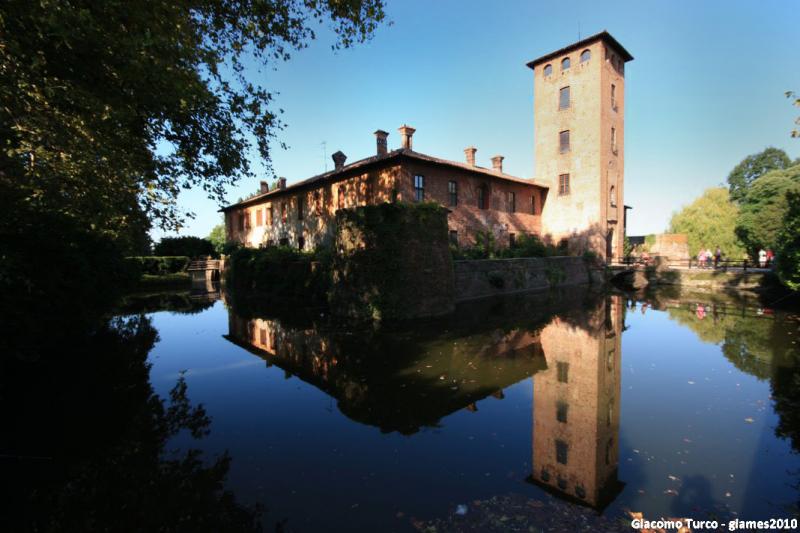 Castello Di Peschiera Borromeo