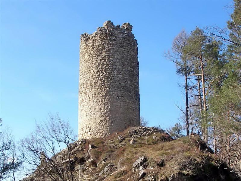 Castel San Pietro Di Ton, ruderi di una torre