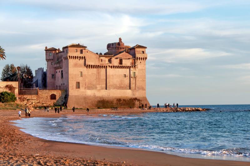 Castello di Santa Severa, panoramica dalla spiaggia