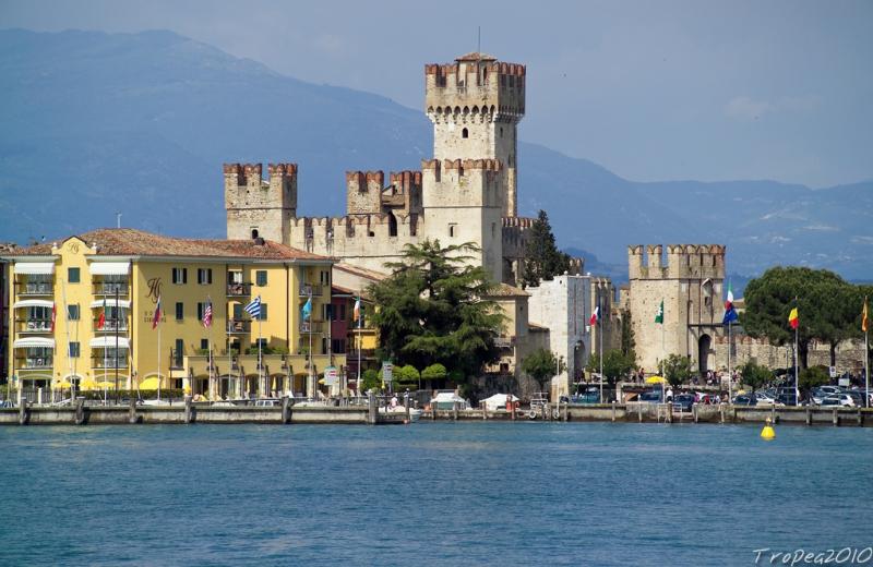 Rocca Scaligera Di Sirmione, il castello visto dal lago