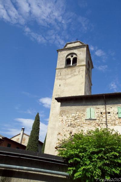 Rocca Scaligera Di Sirmione, torre campanaria della parrocchiale, nei pressi della cinta urbica.