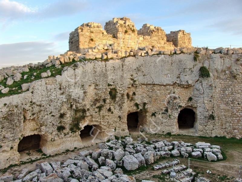 Castello Eurialo, particolare della &quot;torre&quot; e di alcuni ambienti ipogeici