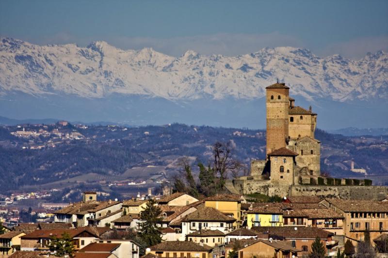 Castello Di Serralunga D'Alba
