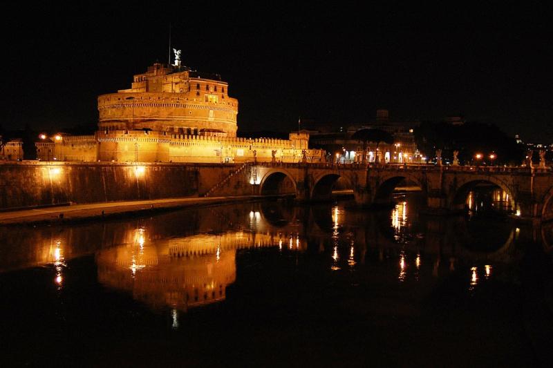Castel Sant'Angelo - notturno, dal Tevere