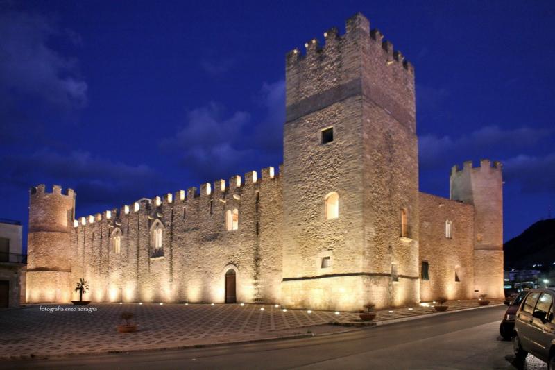Castello Di Alcamo, panoramica notturna