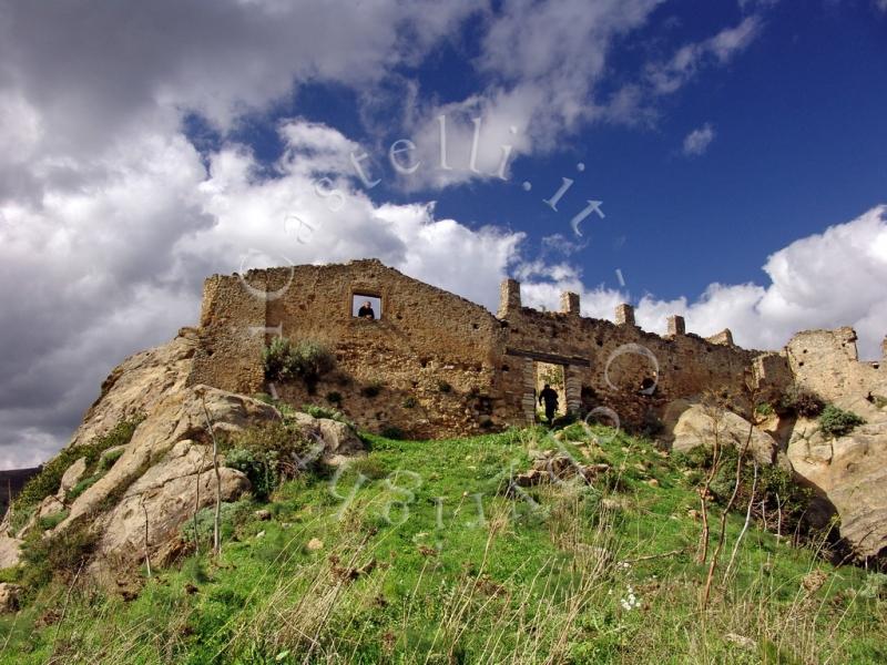 Castello Di Torremuzza, panoramica sul fronte orientale d'ingresso