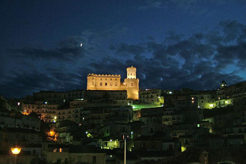 Castello Ducale Di Corigliano Calabro, panoramica di notte