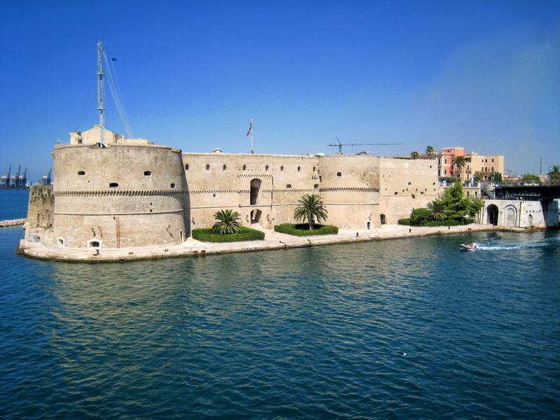 Castello Aragonese Di Taranto