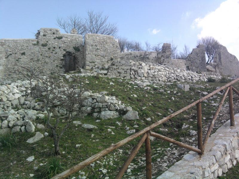 Castello Di Acquaviva O Vallecorsa Vecchia