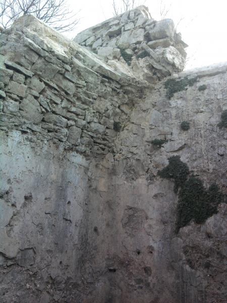 Castello Di Acquaviva-Interno Della Cisterna