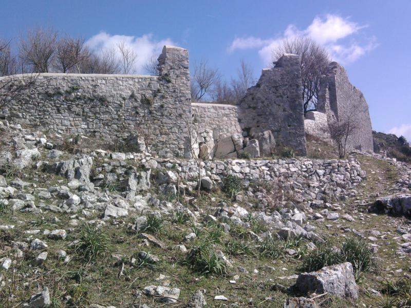 Castello Di Acquaviva O Vallecorsa Vecchia