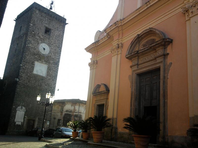 Torre Dell'Orologio Di Pofi