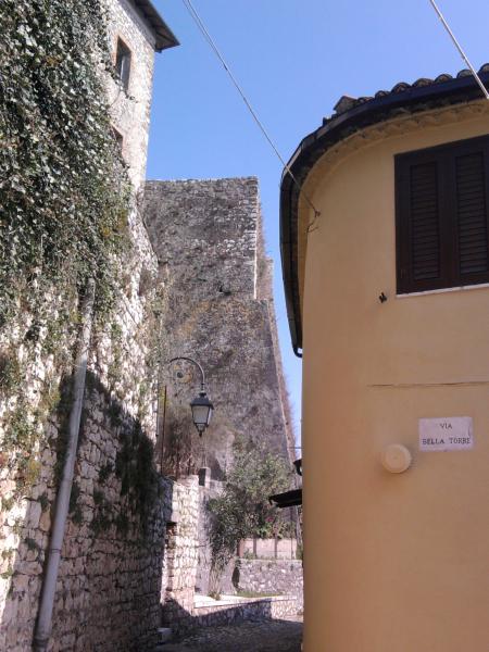 Castello Dei Conti Di Ceccano Vista Da Via Bella Torre