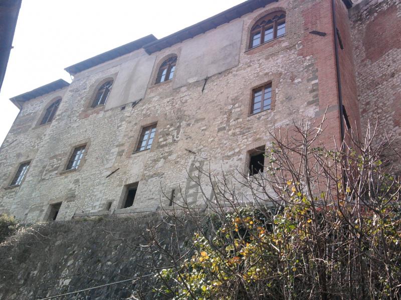 Castello Dei Conti Di Ceccano Da Via Montano