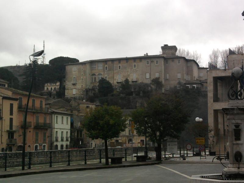 Castello Boncompagni-Viscogliosi Di Isola Del Liri