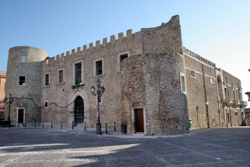 Castello Di Roccavaldina, vista frontale