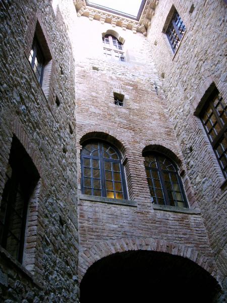 Castello Dal Verme Di Zavattarello