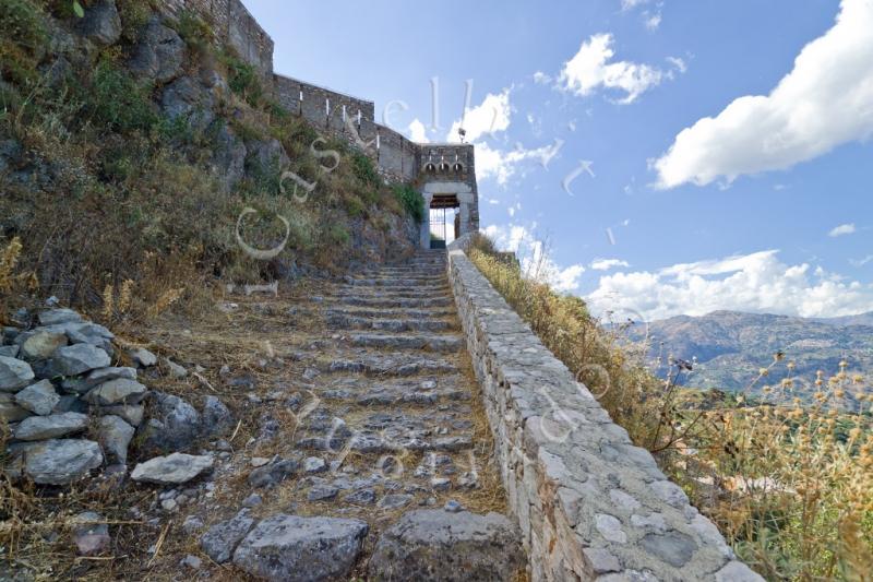 Castello Di Forza D'Agro', scalinata d'ingresso