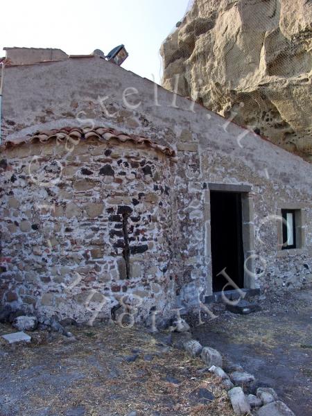 Castello Grande Di Castiglione Di Sicilia, l'abside della cappella di San Filippo d'Agira e l'ingresso al vano adiacente