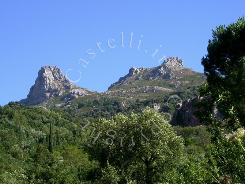 Rocca Novara, panoramica delle rocche da nord-ovest