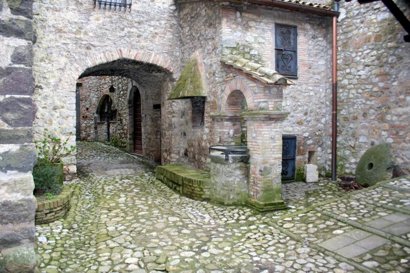 Castello Di Monte Rubiaglio, interno