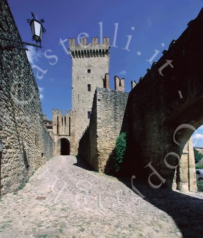 Castello di Vigoleno, particolare di una Torre