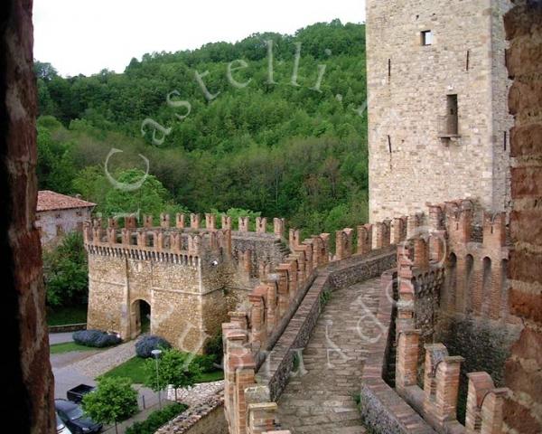 Castello di Vigoleno, particolare del camminamento