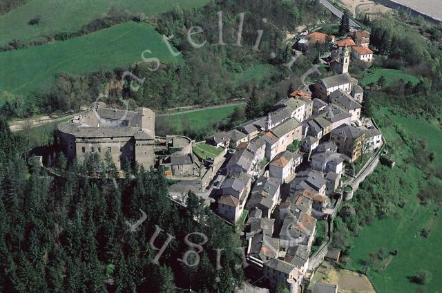 Castello di Compiano, vista del Borgo di Compiano