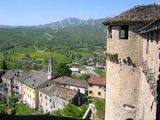 Castello di Compiano, vista del Borgo dal Castello