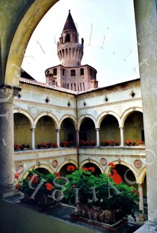 Castello di Rivalta, il Chiostro interno