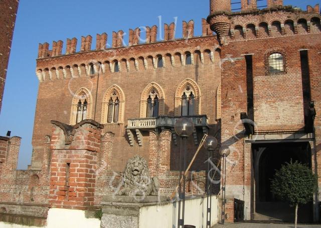 Castello di Carimate, particolare esterno