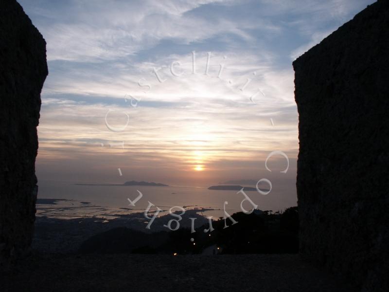 Torri Pepoli, vista sulle Isole Egadi dal giardino