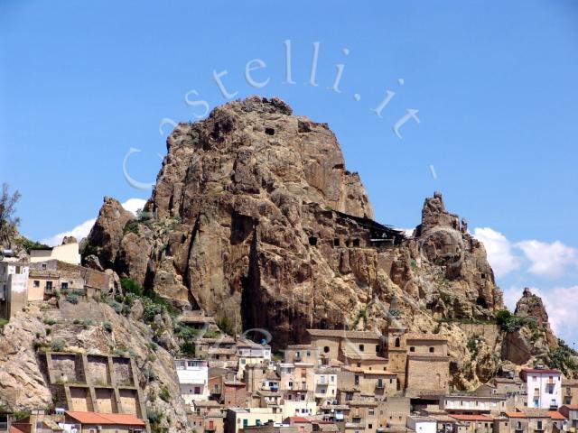 Castello Rupestre di Gagliano, vista panoramica dall'ingresso del paese (sud)