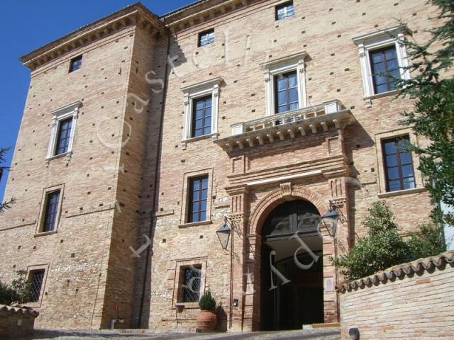 Castello Chiola, ingresso principale