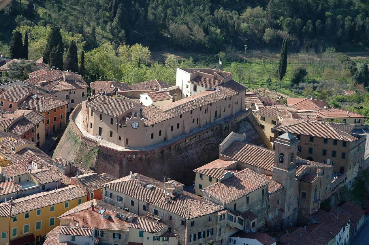 Castello Dei Vicari Di Lari
