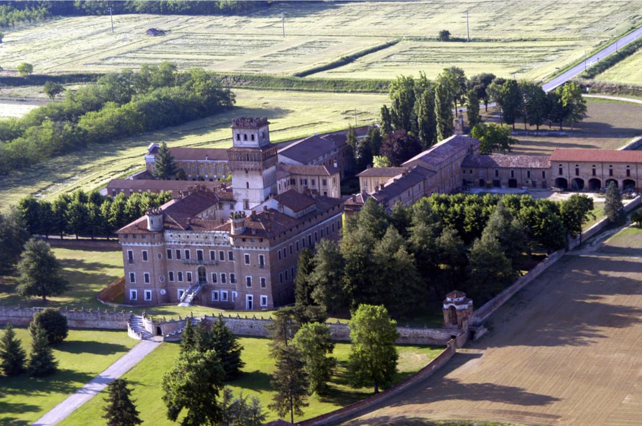 Castello di Chignolo Po, veduta aerea