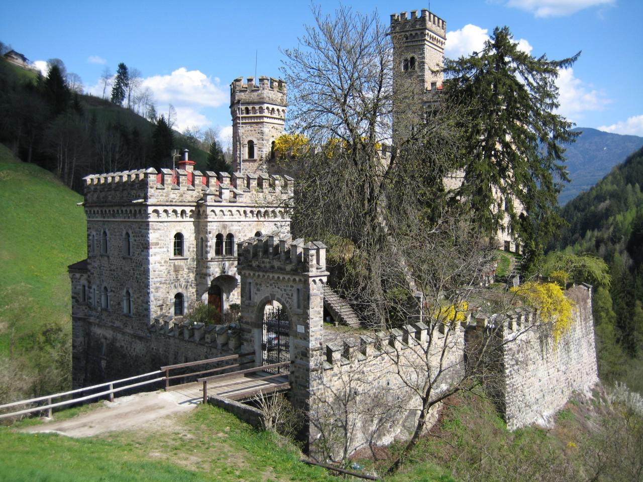Castello di Gernstein o Castel Tina