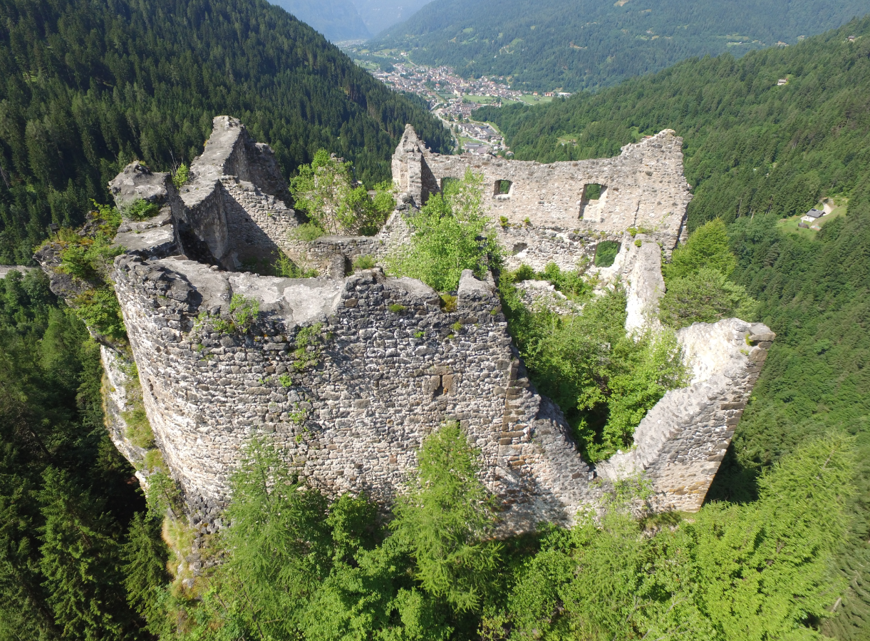 Castel Pietra di Tonadico