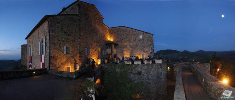 Rossena in Arme, Rivivi il Medioevo :: Castello di Rossena